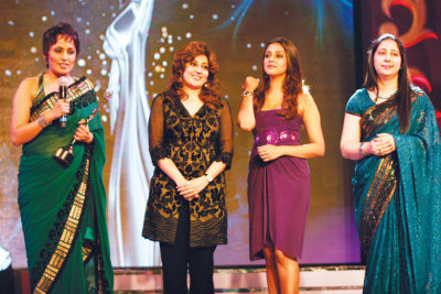 Archana Kochhar, Aarti Chabaria and Yoshita Swarup Sharma- Category Manager, Volini honouring Meghna Malik 