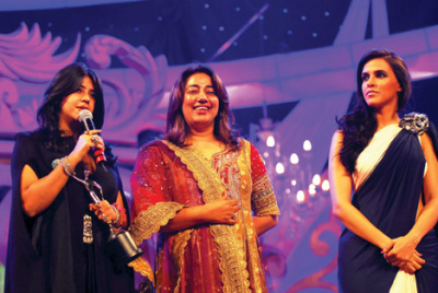 Award presented by Anu Ranjan and Neha Dhupia to Ekta Kapoor 