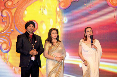 Kulwant Singh (Managing Director- Lama Group) and Poonam Dhillon to Meena Pathak