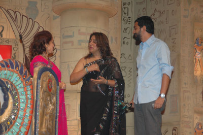 Anu Ranjan, Asha Parekh with Best Anchor / Current Affair - Sreenivasan Jain 