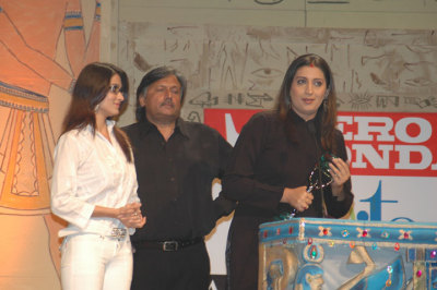 Smriti Zubin Irani with Mohan Bhandari