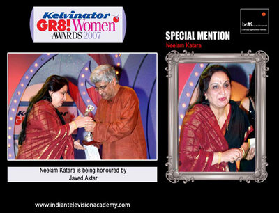 Neelam Katara honoured by Javed Akhtar 
