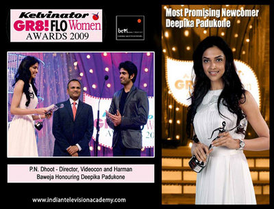 P.N. Dhoot- Director Videocon and Harman Baweja honouring Deepika Padukone