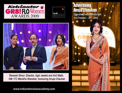 Ramesh Shoor, Director Agni Jewels and Anil Malik, GM- ITC Maratha Sheraton, honouring Anuja Chauhan