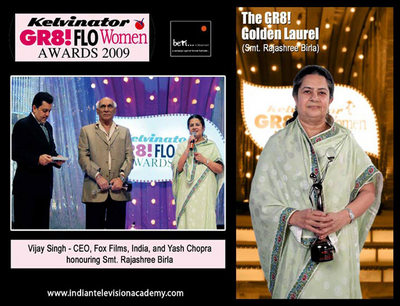 Vijay Singh, CEO, Fox Film, India and Yash Chopra honouring Smt. Rajashree Birla