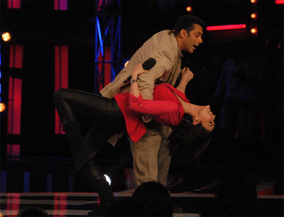 Salman makes Preity dance
