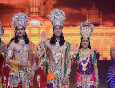 Jigar, Sooraj and Sandhya as Laxman Ram and Sita during STAR Diwali - Har Chehre Par Muskaan 