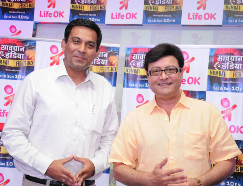 Life OK's marketing head, Mr. Pratik Seal along with Sachin Pilgaonkar, the host of Savhdan India- Mumbai Fights Back