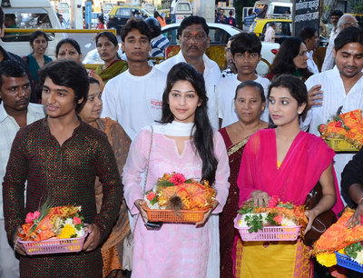 Sonarika Bhadoria and Rushi Raaj at Siddhivinayak Temple