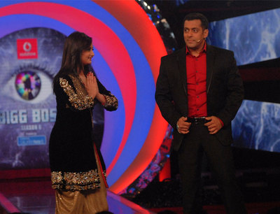Rashmi Desai along with Salman Khan 