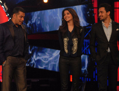 Anushka Sharma and Imran Khan on the sets of Bigg Boss 6 with Salman Khan