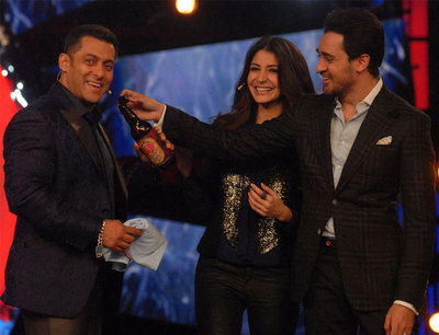 Imran and Anushka gift Salman a bottle