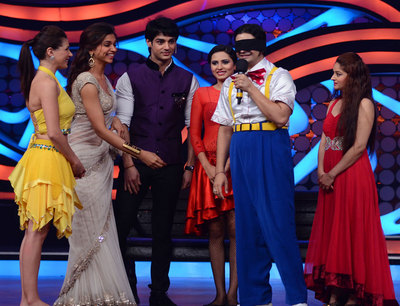 Deepika Padukone along with the contestants of Nach Baliye-5