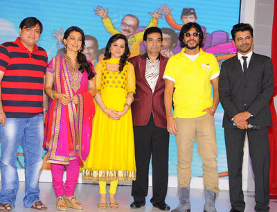 Anchors of SAB TV Muskaan Mihani & Sunil Grover with Dheeraj Kumar(Creative Eye), Juhi Chawla, Chunky Pandey and Manoj Joshi