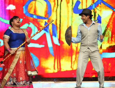 Bharti and Gaurav Gera perform a comedy act on SAB TV\'s \'SAB KI HOLI\' 