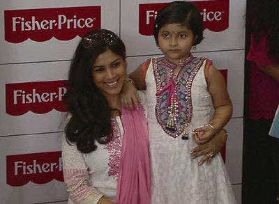 Priya (Sakshi Tanwar) and Pihu (Amrita Mukherjee) at the Fisher Price Mothers Day event 
