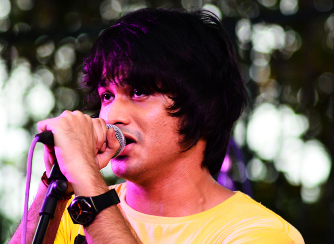 Siddhant Bhosle with band Red Seems Right perform at Hanging Gardens for The Bandstand Revival Fest