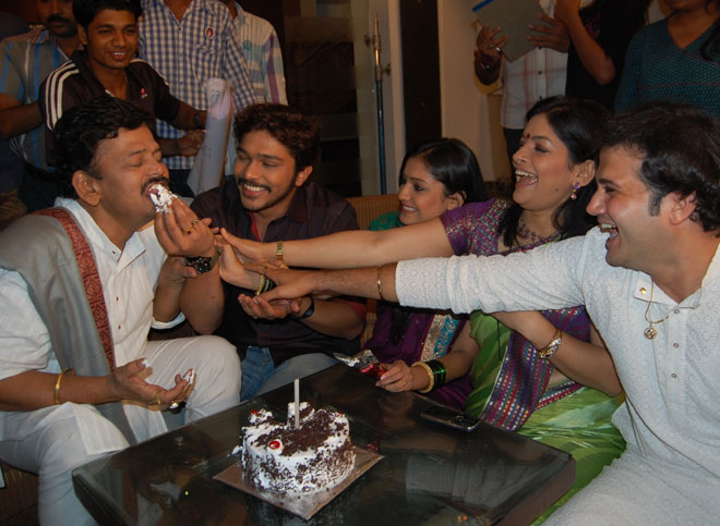 Vinay Apte with the entire Durva Team