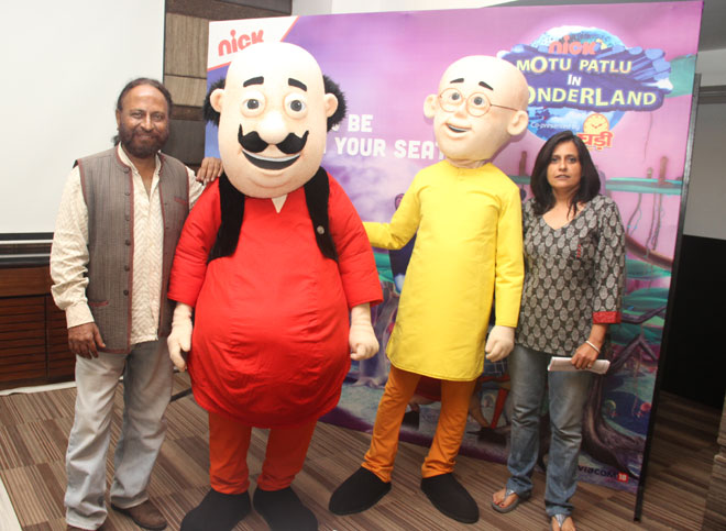 Ketan Mehta and Anu Sikka with Motu and Patlu at the preview of Nick's movie Motu Patlu in Wonderland