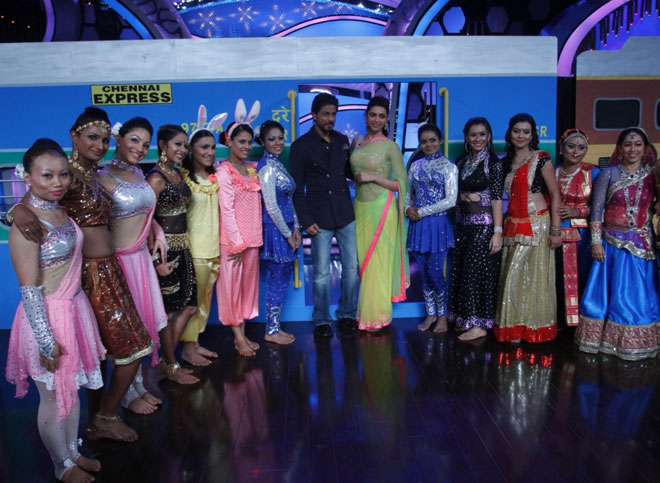 The Chennai Express stops at DID Super Moms - Shahrukh Khan and Deepika Padukone with the Top contestants