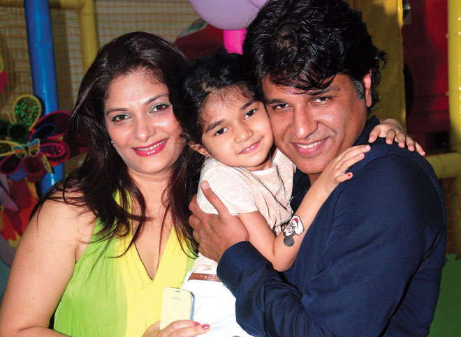 Suhana Sinha and Nikhil Sinha with daughter