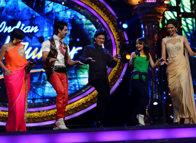 SRK's dance on Indian Idol Junior