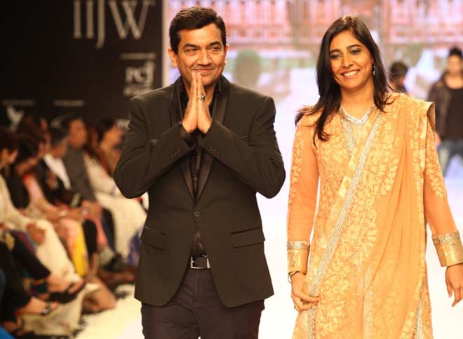 Sanjeev kapoor with wife Alyona