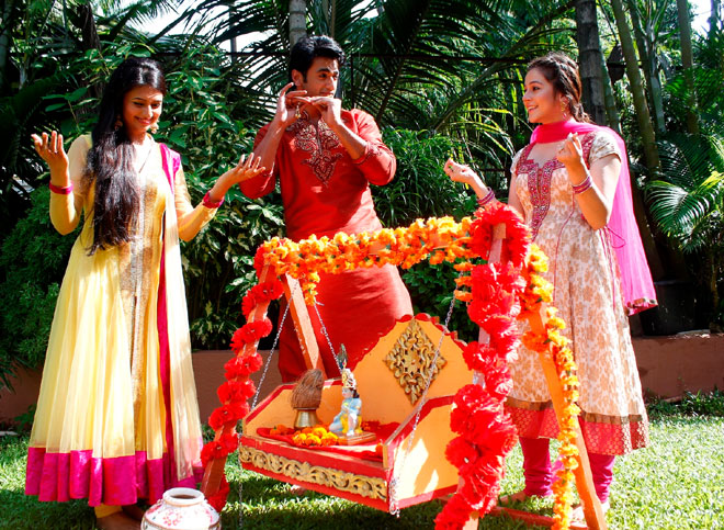 Nishant Malkani plays kanha as Divyanka and Priyal watch the fun