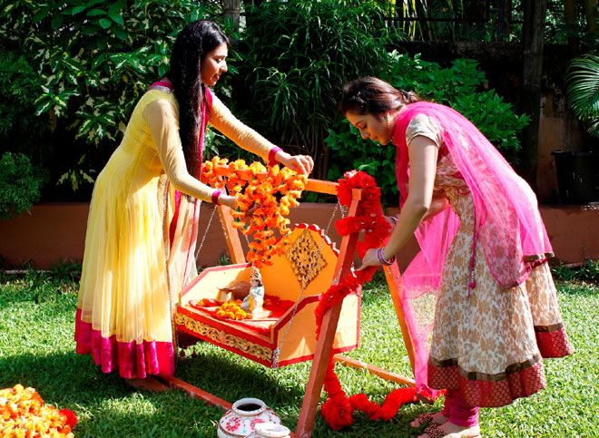 Divyanka and Priyal Gor busy in janmashtami decorations