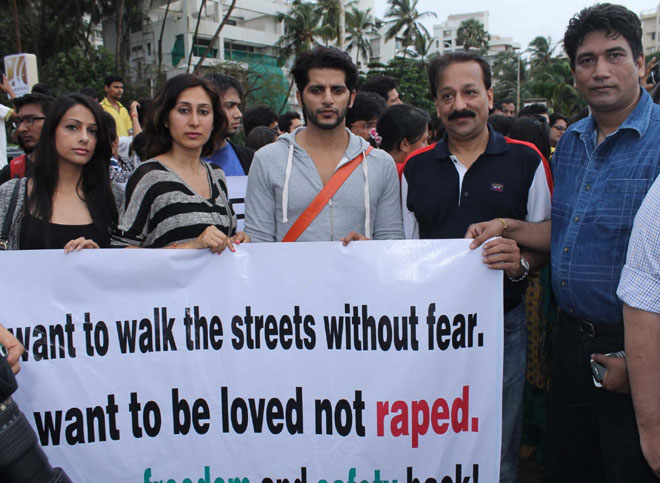 Actor Karanveer Bohra with his Wife Teejay Sidhu MLA Baba Sidhique and Producer Satish Reddy Protest against rape case
