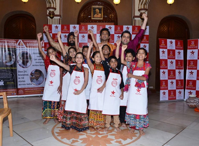 Chef Vikas Khanna, Chef Kunal Kapoor and Chef Jolly along with the JMC contestants inside the ISKON temple