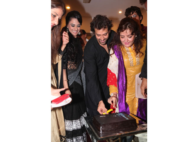 Hrithik Roshan and Sunaina Roshan at Cake Cutting