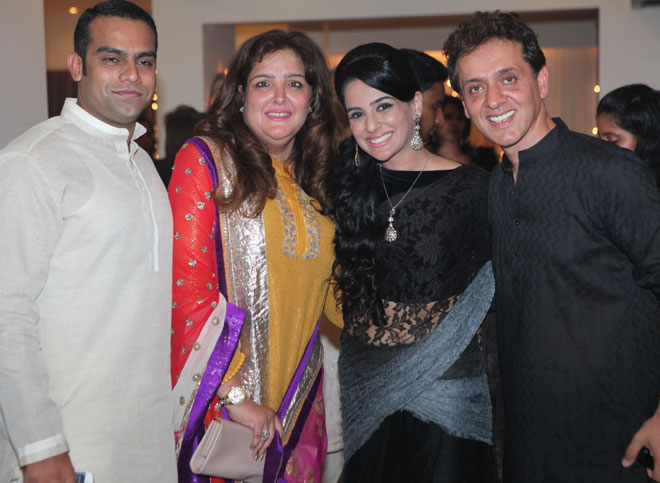 Sunaina Roshan with Hosts Sara and Arfeen
