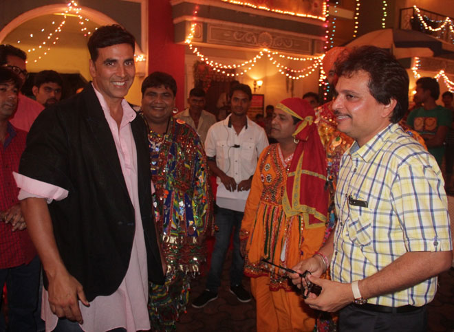 Akshay with Dr Hathi & Asit Kumarr Modi