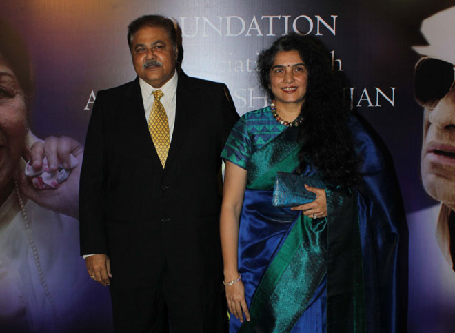 Satish Shah & wife