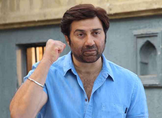 Sunny Deol hosting Savdhaan India - India Fights Back