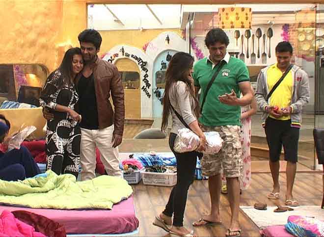 Kushal Tandon in house