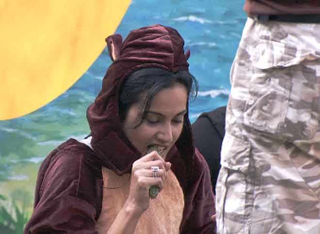 Kamya eating karelas during the task