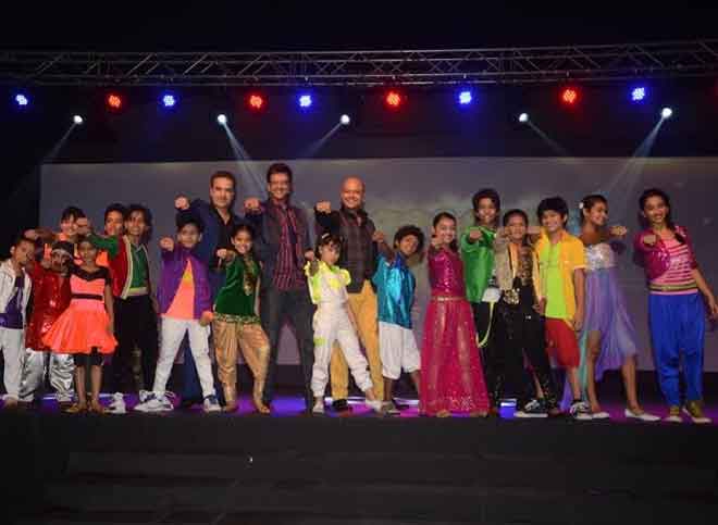Judges of Boogie Woogie with contestants on stage