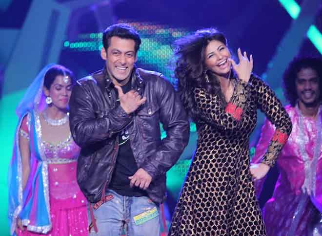 Salman Khan and Daisy Shah Shaking a leg on Nach Baliye-6