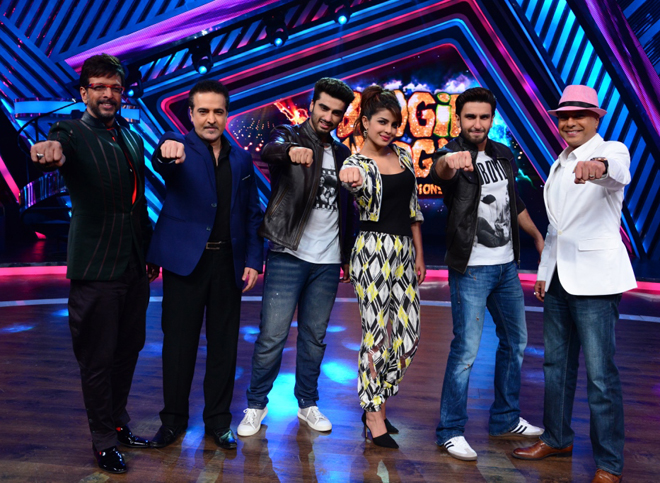 Jaaved Jaafer, Ravi Behl and Naved Jaferi with Ranveer Singh, Priyanka Chopra and Arjun Kapoor on Boogie Woogie stage