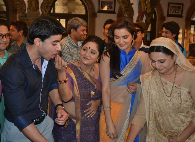 The cast and Crew of Saraswatichandra celebrating the success of the show