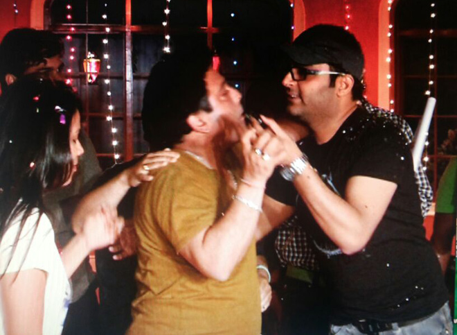  Kapil Sharma Celebrate Birthday On The Sets Of Comedy Nights With Kapil 