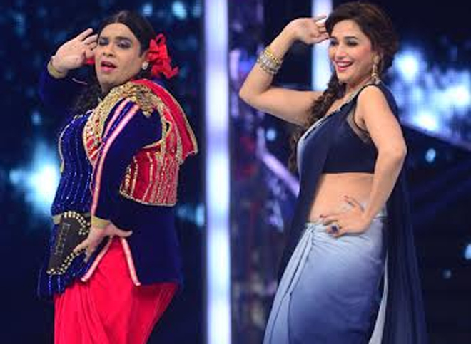 Madhuri Dixit dancing moments with contestants and hosts.