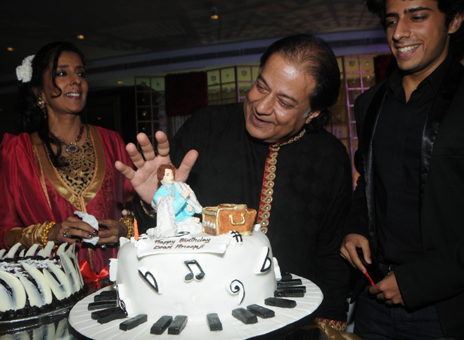 Anup Jalota Celebrating his Birthday 