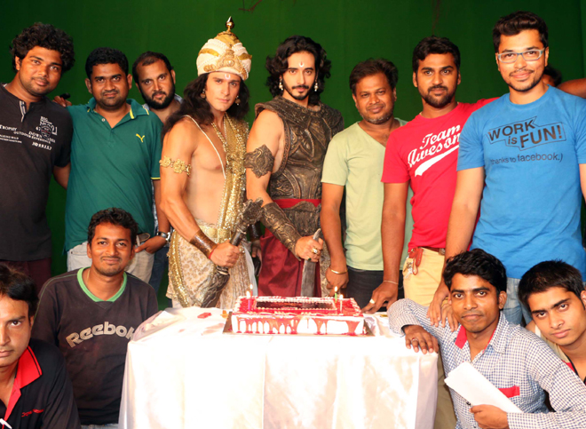 Dheeraj Kumar hosts a grand celebration on sets of Singhasan Battisi which started on Sony PAL
