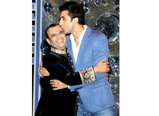 Ranbir Kapoor kiss Yogesh Lakhani!