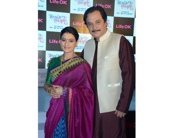 Dolly Sohi and Mahesh Thakur at the launch  press conference of Mere Rang Mein Rangne Waali