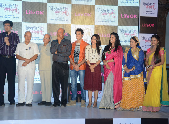L-R Devansh Barjatya, Raj Barjatya, Kamal Barjatya, Sooraj Barjatya, Samridh Bawa, Pranali Ghogare, Renuka Shahane, Suchitra Bandhekar, Rashmi Gupta
