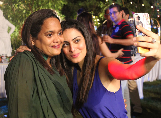 Shraddha Arya takes a selfie with writer- Producer Shashi Mittal at the Tumhari Paakhi success party
